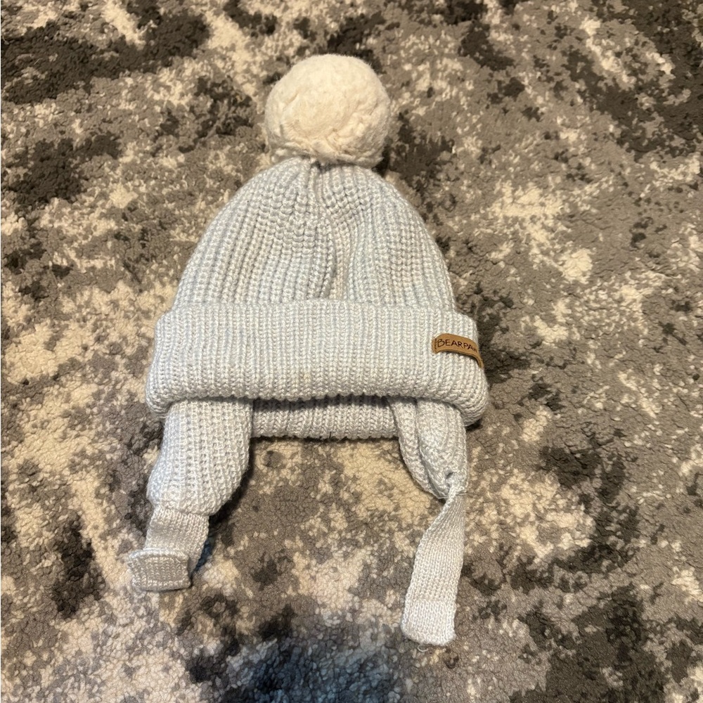 Dearfoams Light Gray Knit Beanie with Pom-Pom